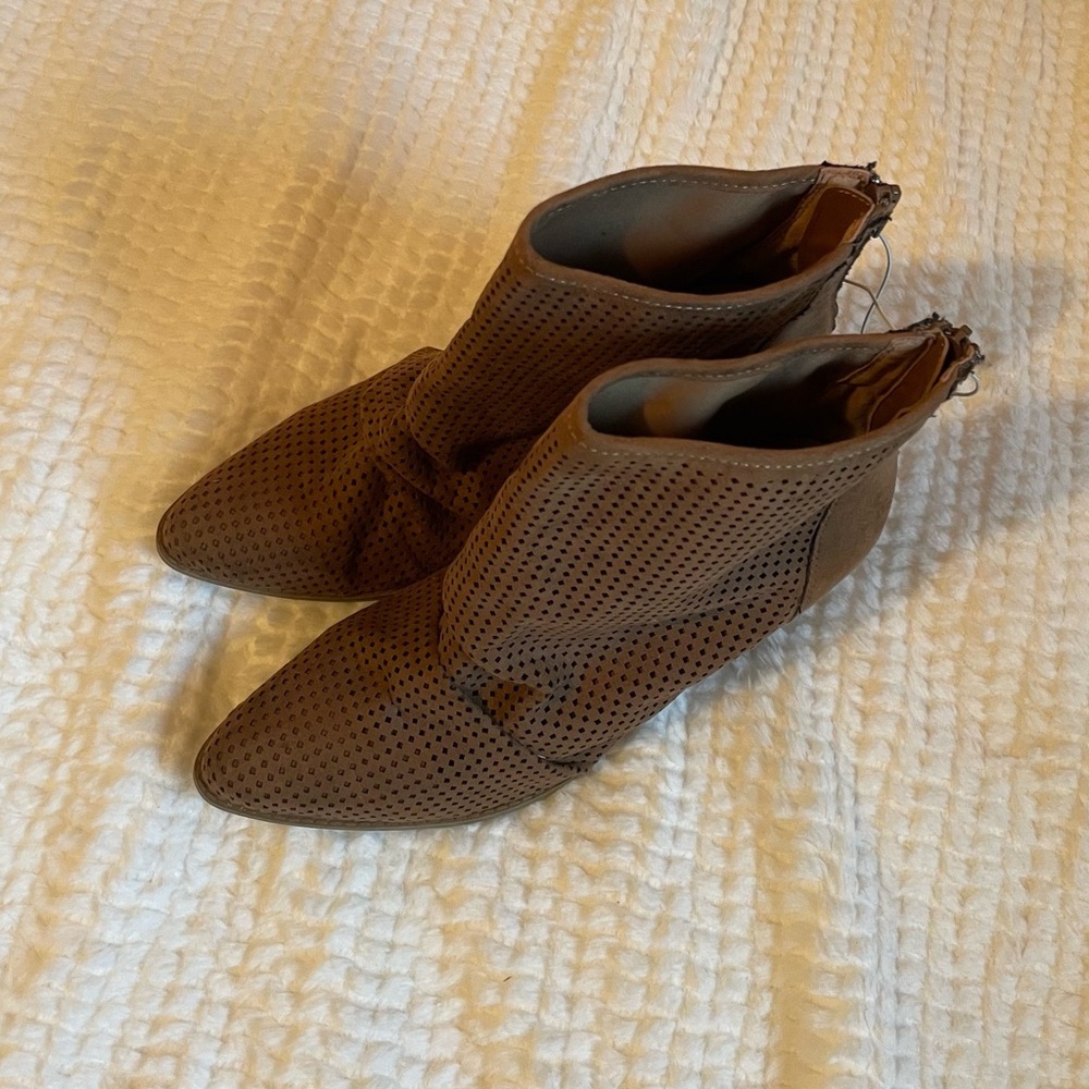KAARI Blue | Frankie Block Heel Boots | Slouchy Western Ankle Boots | NWOB - Picture 3 of 14